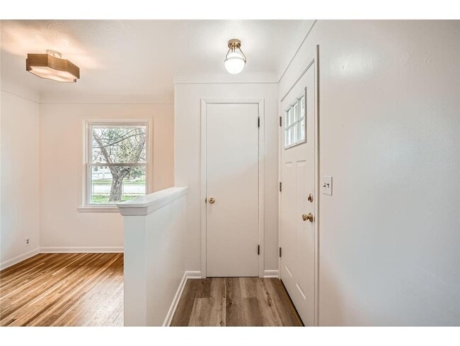 Photo - 6300 Quebec Ave N