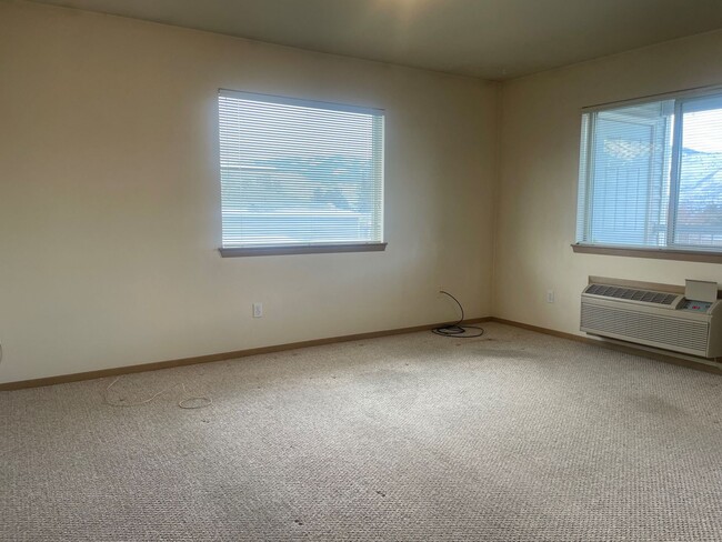 Photo - 595 Eastmont Ave Unidad D