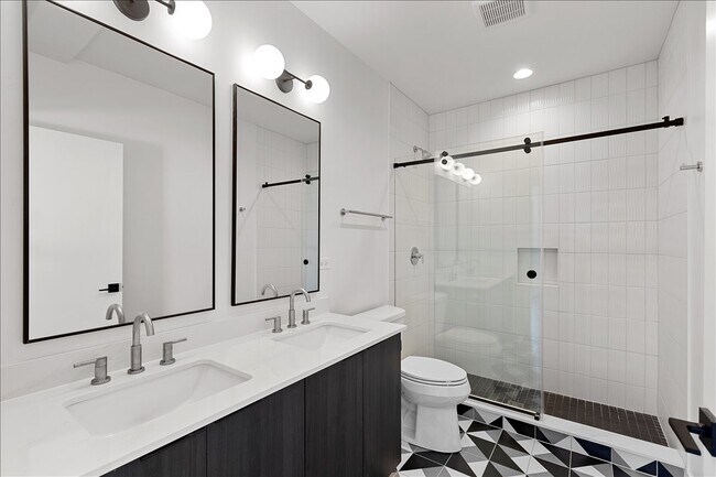 Photo - 1801 W Grand Ave