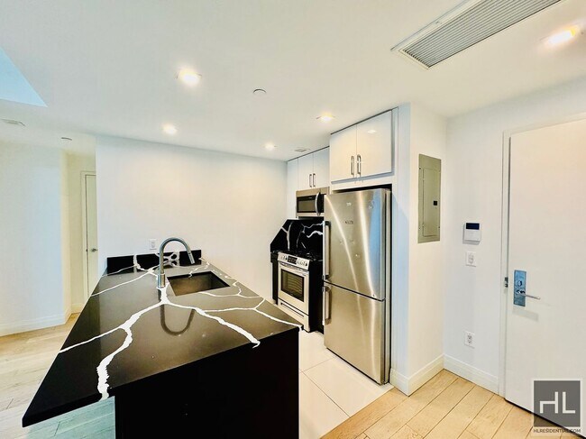 Photo - HENRY HUDSON PKWY E Unit 405