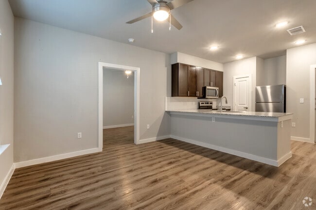 2 habitaciones, 2 baños, 855 pies cuadrados, sala de estar - Tomball Senior Village