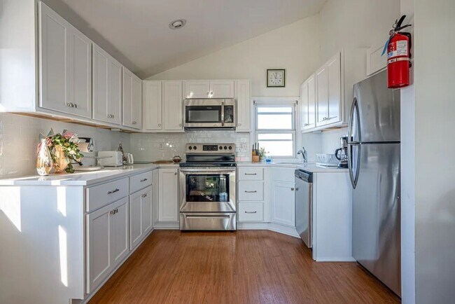Photo - 9 28th St E Unit 2 (WINTER RENTAL ONLY)