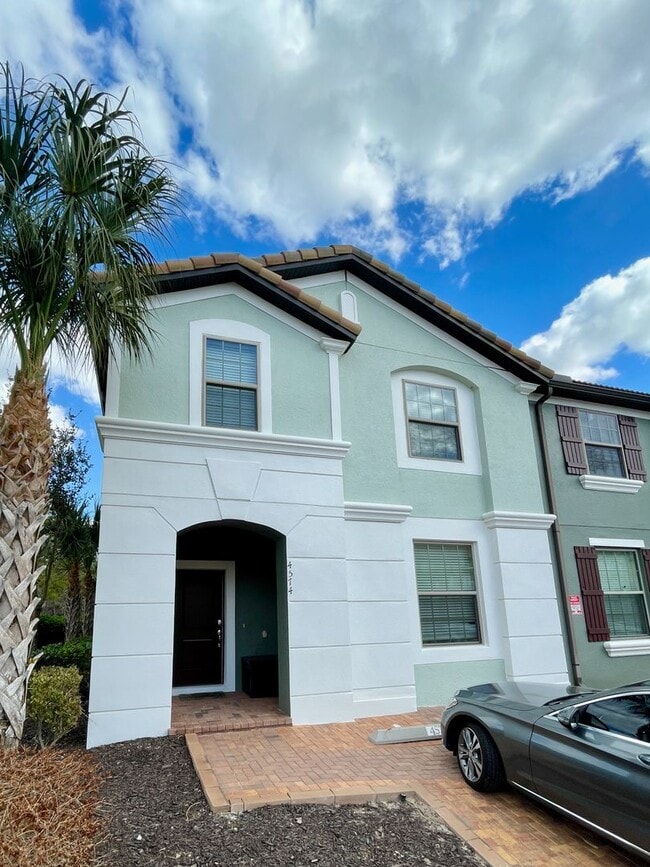 Building Photo - Spacious 5-Bed / 4.5-Bath Townhome w/ Private Pool & Sundeck in Gated Oakmont at Solterra Near Di...
