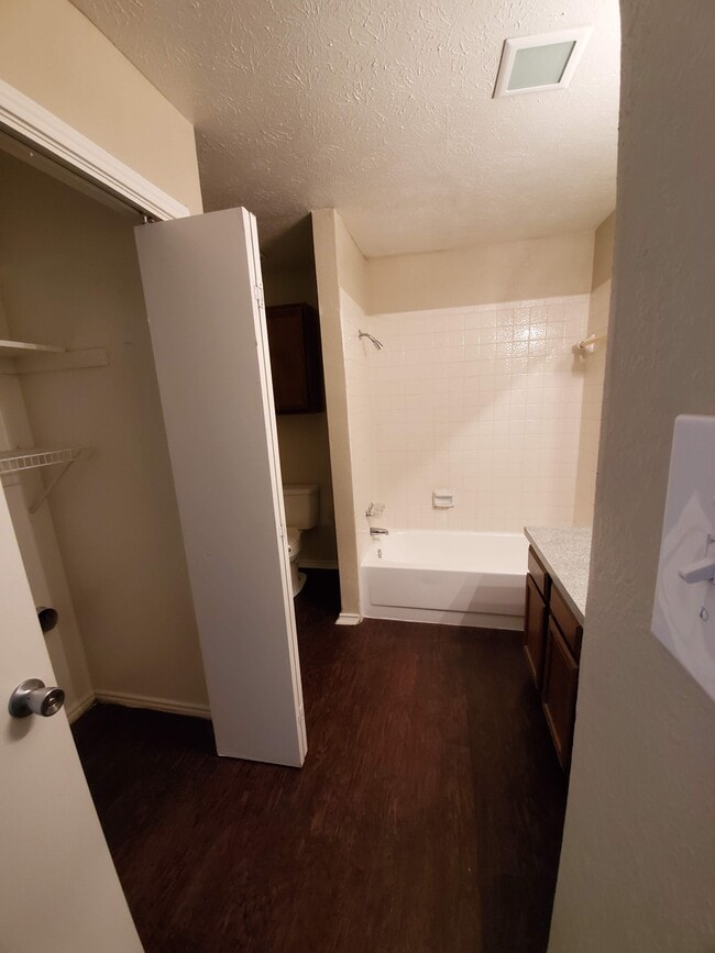 Glenrose Square Apartments