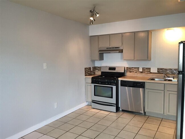 Photo - 1203 Southport Dr