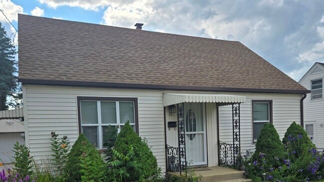Building Photo - 711 29th St Rental