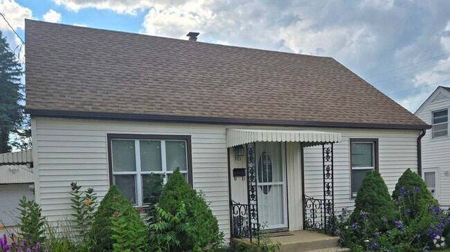 Building Photo - 711 29th St Rental