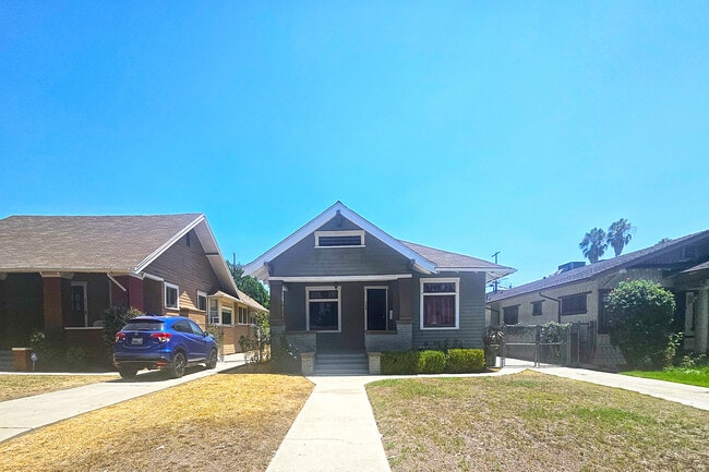 648 N Heliotrope Dr