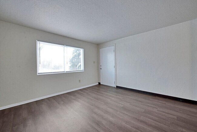 Photo - 3011 Markham Rd Unit D