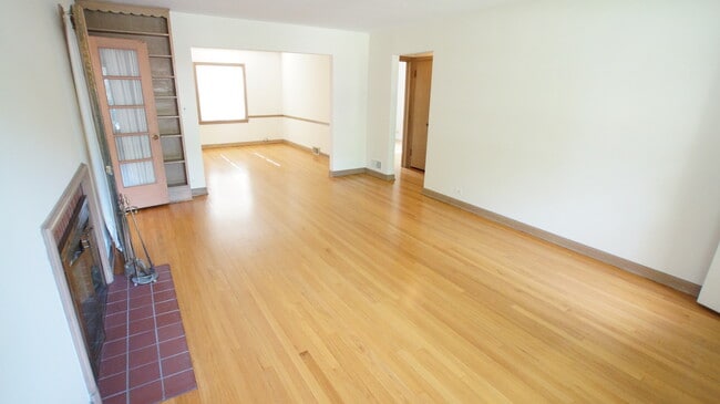 Photo - 1229 Middlebury Ln