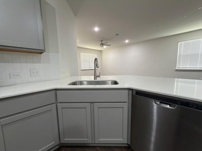 Photo - 3001 Egan Dr
