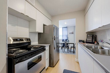 Building Photo - 1577 Lawrence Avenue West