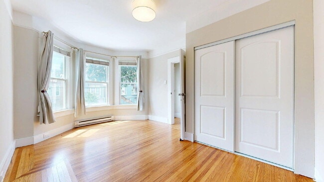 Building Photo - Convenient & Large 2BR/1BA Flat w/ In Unit A