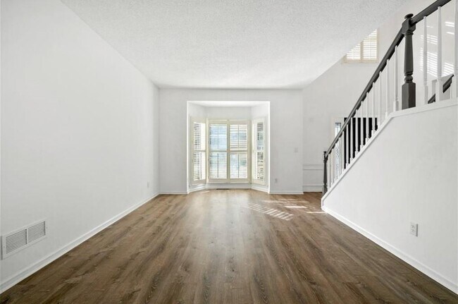 Photo - 10895 Glenbarr Dr