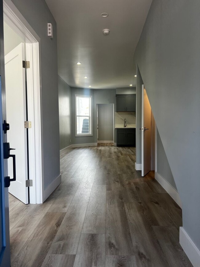 Photo - 659-661  2nd Ave. Unit 661
