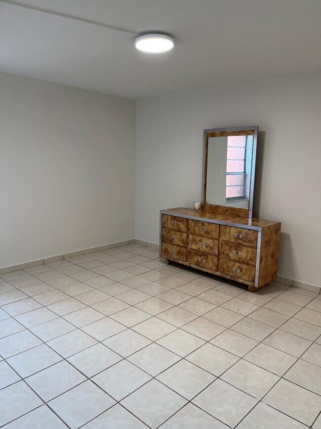 Photo - 4717 NW 7th St Unidad 304