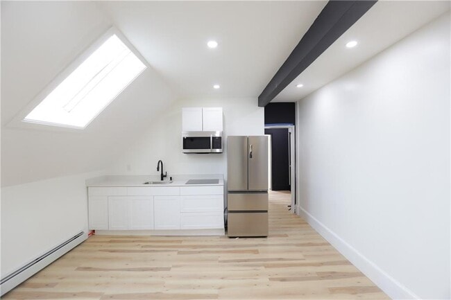 Photo - 686 Broadway Unidad 3R