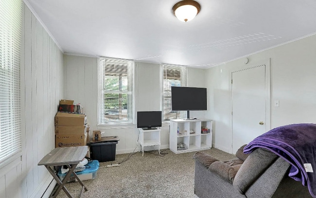 Building Photo - 107 S Wood St Rental