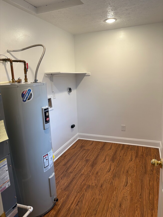 Photo - 1107 E 105th St