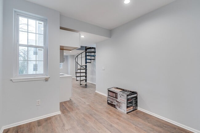 Newly Renovated Temple Apartment - Newly Renovated Temple Apartment Unit C