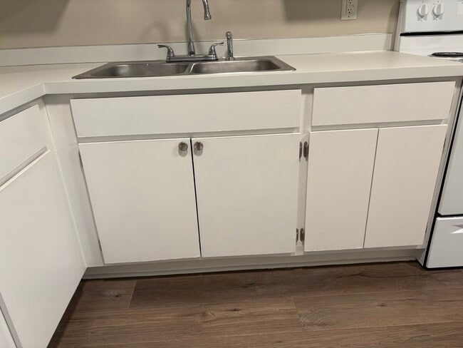 Photo - 3121 Hoyt Ave Unit B