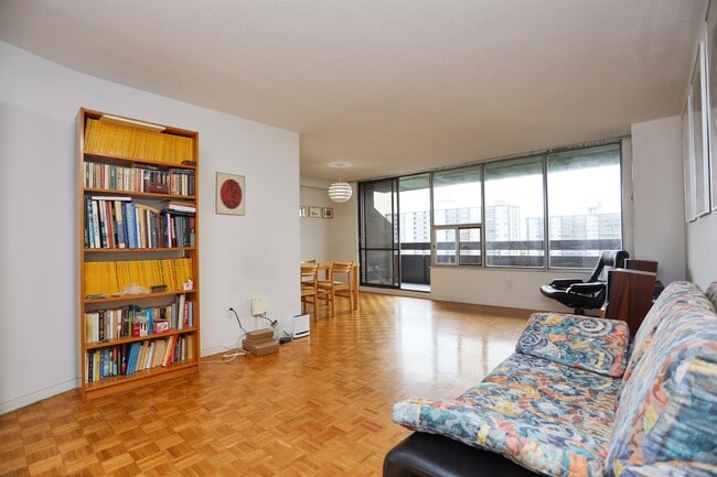 Photo - 11 Wincott Dr