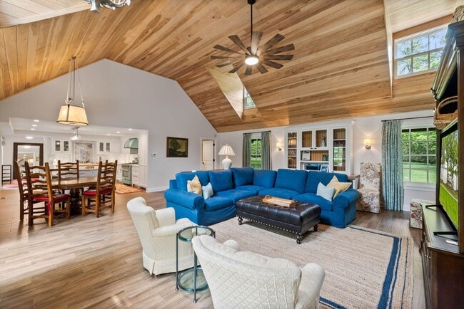 Photo - Williams Bay Lakefront Living Furnished Ho...