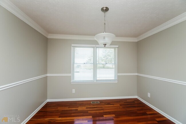 Photo - 465 Silverthorne Cir