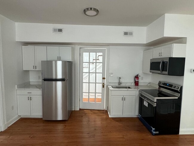 Photo - 511 W Marshall St Unit 101