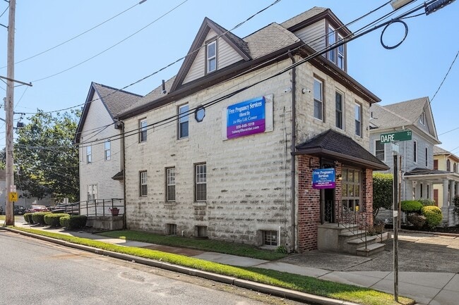 Photo - 688 N Broad St