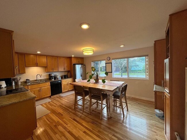 Kitchen - 9220 11th Ave SW