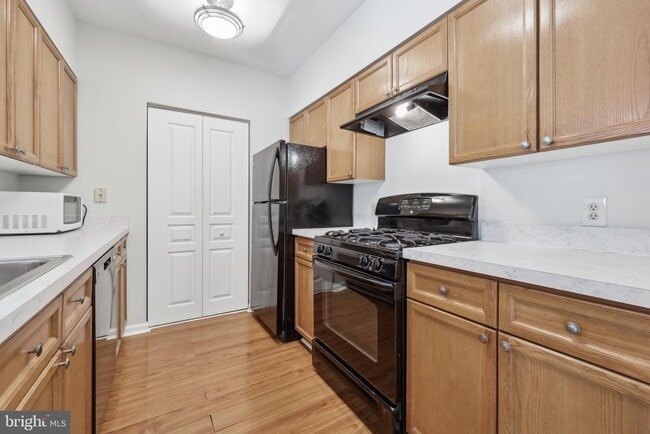 Building Photo - 12919 Alton Square Unit 302