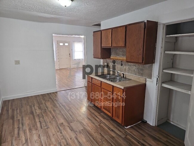 Photo - 835 S Old US Hwy 31