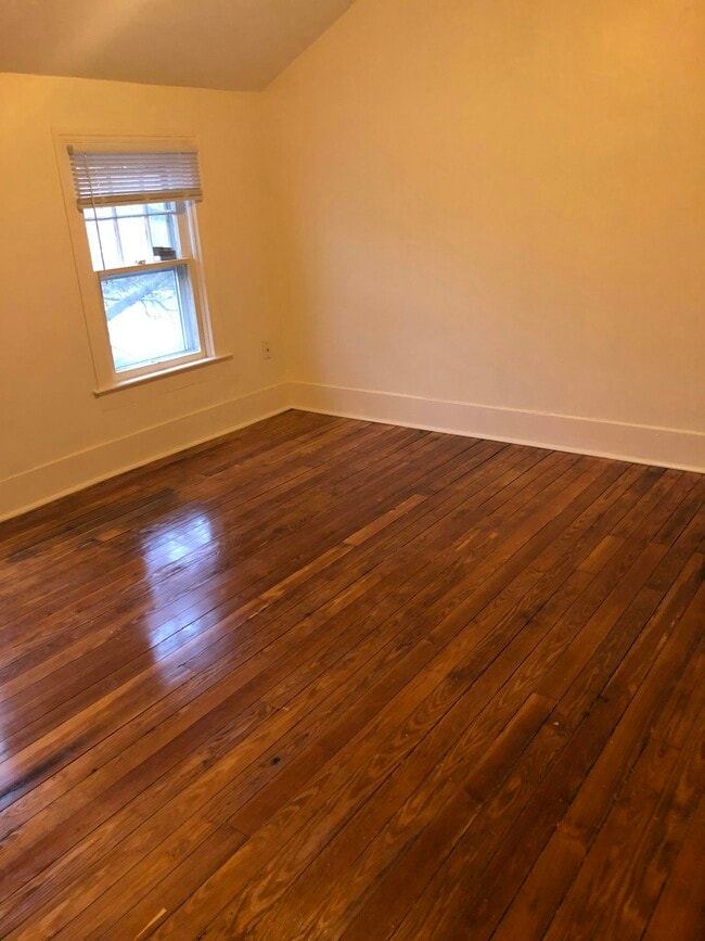 Photo - 103 E Mulberry St
