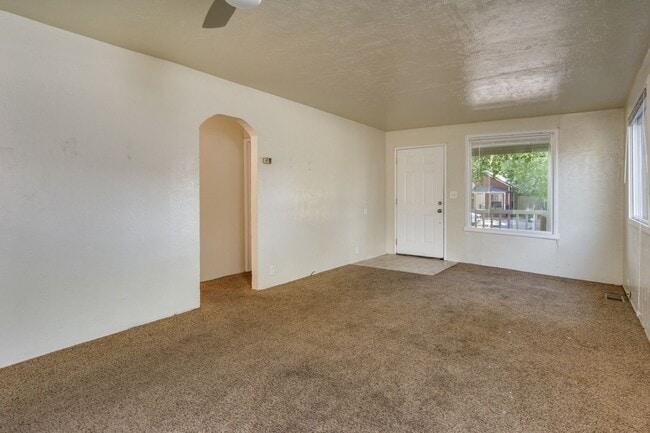 Photo - Chico Charmer! Close to CSUC and downtown Chico! Available August 1!