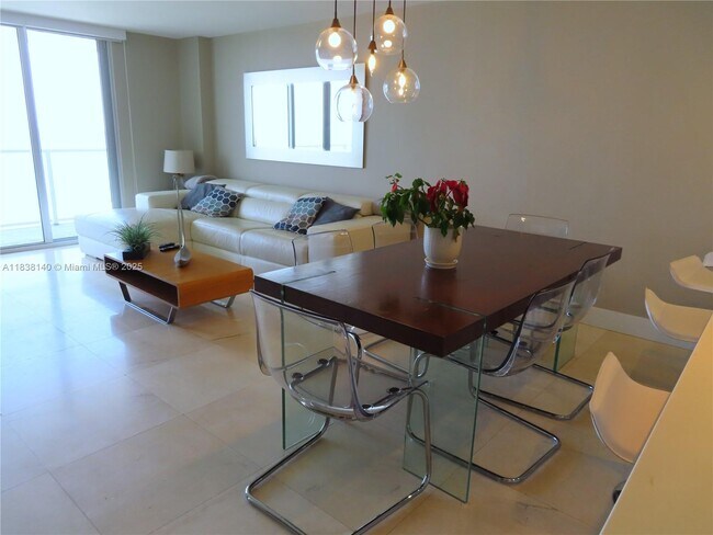 Photo - 5701 Collins Ave Unidad 704
