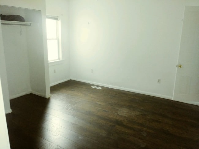 Photo - 1810 Larkins Way