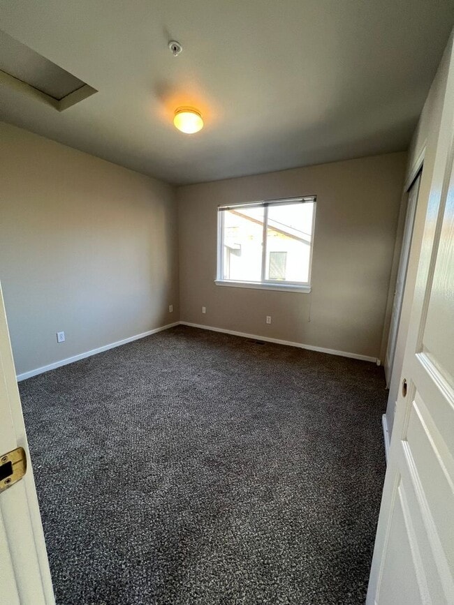 Photo - 3 Bed/2.5 Bath Townhome Style Unit in SW Bend - Attached Garage Unidad 4