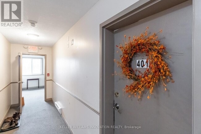 Photo - 1522 King St E Unit 401