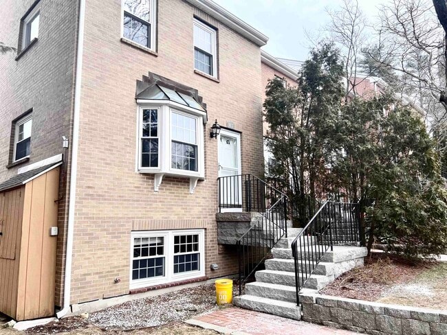 Building Photo - 83 Derryfield Ct