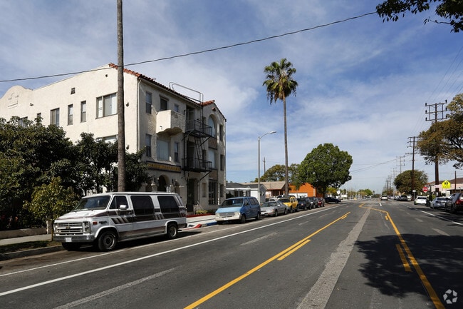 Photo - 1147 Broad Ave