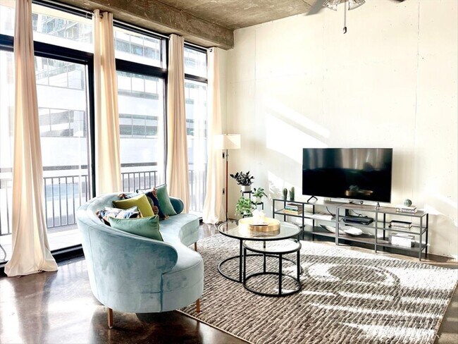 Photo - 311 W 5th St Unidad 806 Rental