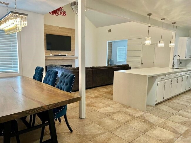 Photo - 2378 Mile 4 N House