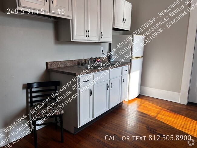 Building Photo - 2 Bedroom with All Utilities included Clos... Unit #6 Rental