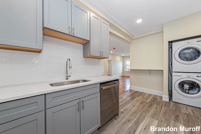 Building Photo - 44 Brackett St Unit 3