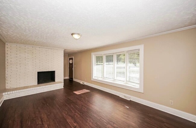 Photo - 208 N Milford Dr