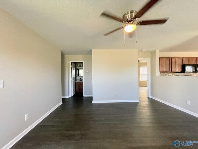 Photo - 200 Whitestone Dr NE