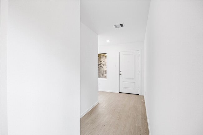 Photo - 915 Songbird Ln