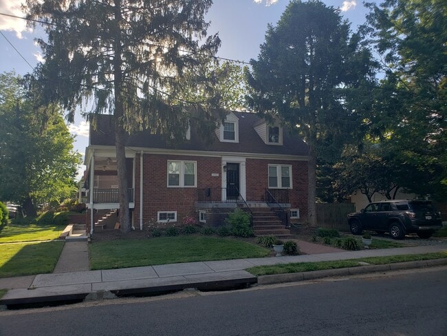 Photo - 1700 Dewitt Ave Unit 1