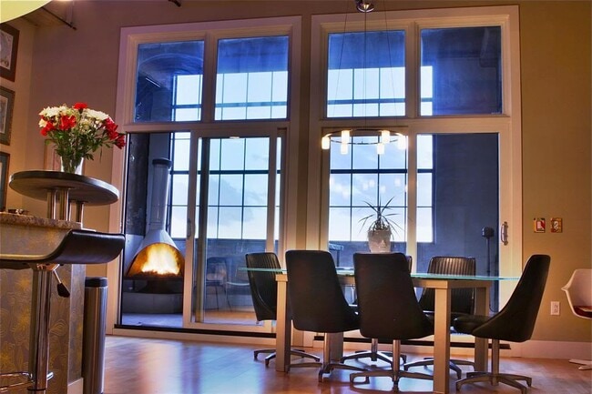 Building Photo - 4100 Forest Park Ave Unit 419